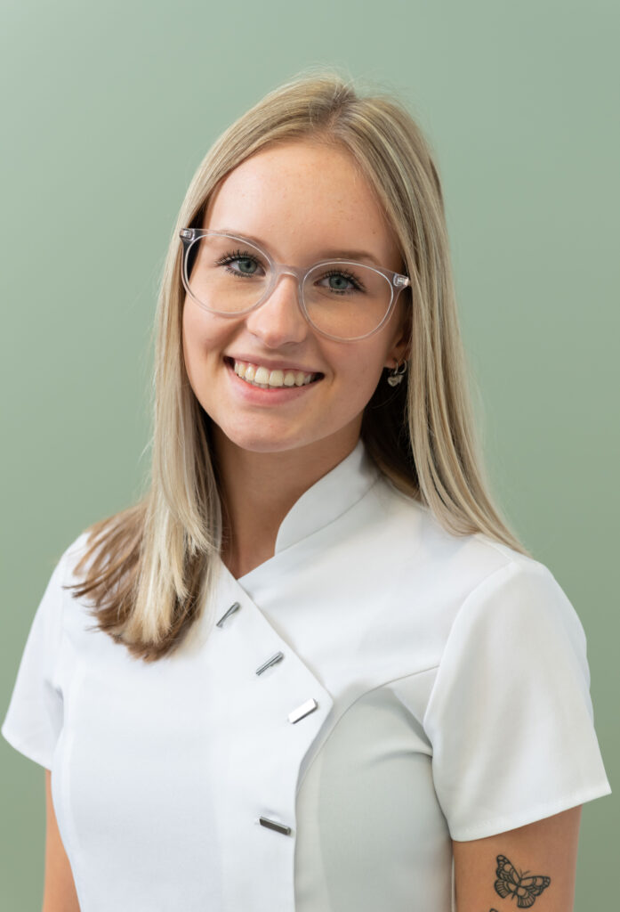 Roos van der Hulst – Tandarts assistente/prev. ass
